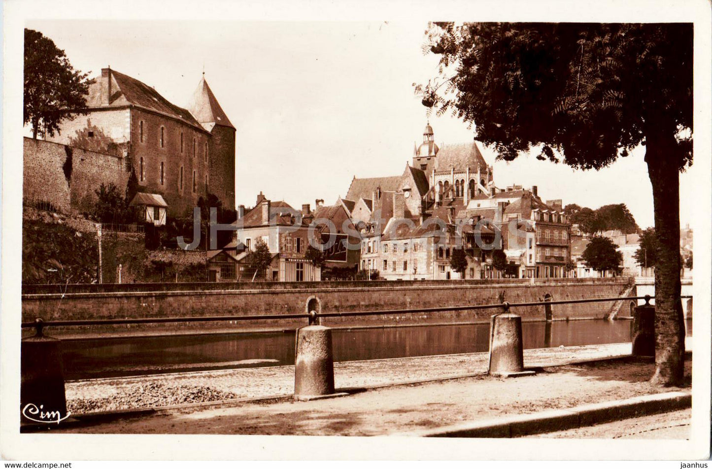 Mayenne - Quai Carnot et l'ancien Chateau - Bibliotheque actuelle - old postcard - France - unused - JH Postcards