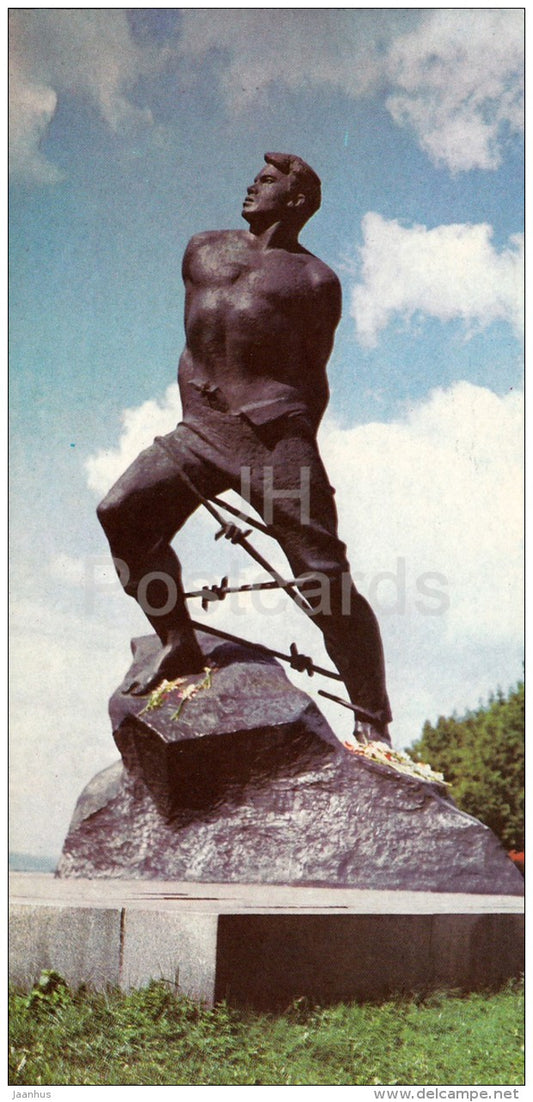 monument to Musa Dzhalil , poet patriot - Kazan - Tatarstan - Russia USSR - 1977 - unused - JH Postcards