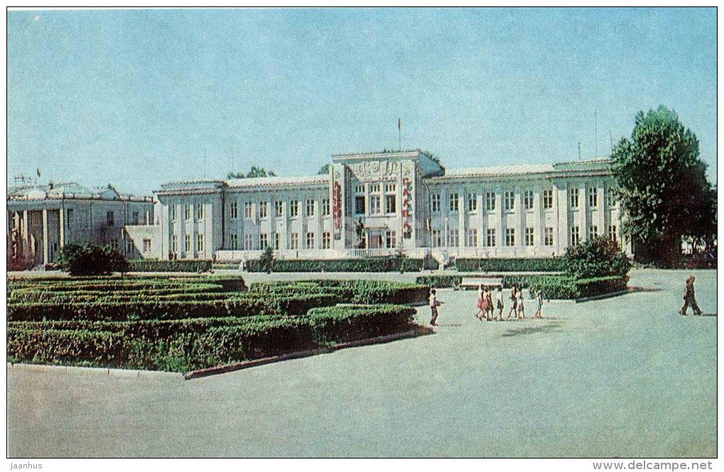 house of soviets - Shushenskoye - 1983 - Russia USSR - unused - JH Postcards
