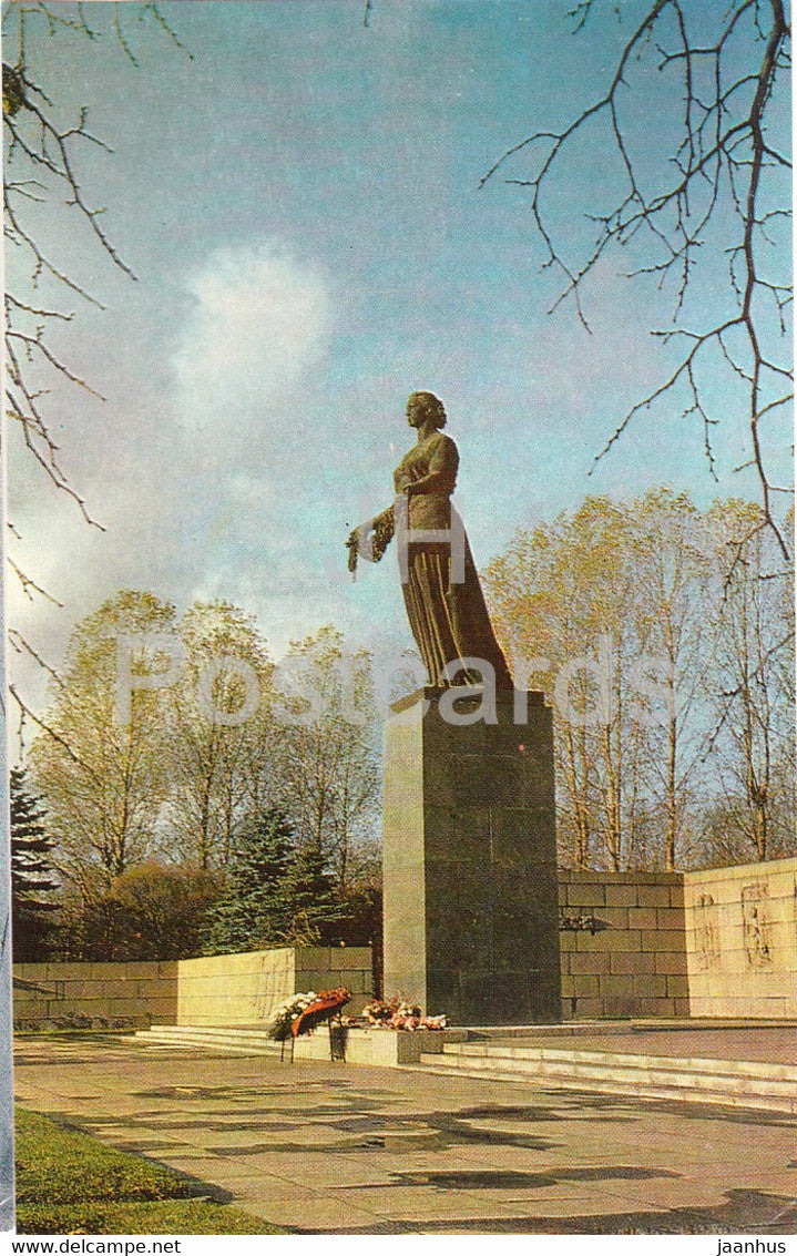 Leningrad - St Petersburg - Piskaryovskoye Memorial Cemetery - Mother of Motherland satue - 1981 - Russia USSR - unused - JH Postcards