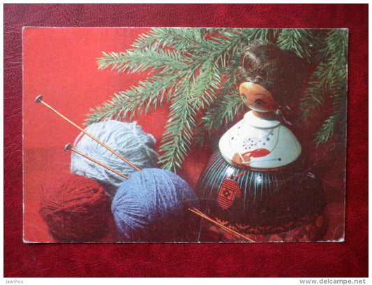 New Year Greeting card - clew - rods - doll in folk costumes - 1972 - Estonia USSR - used - JH Postcards