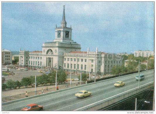 Railway Station - cars Volga - Volgograd - 1982 - Russia USSR - unused - JH Postcards