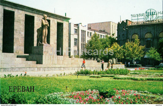 Yerevan - monument to S. Shaumyan - 1981 - Armenia USSR - unused - JH Postcards