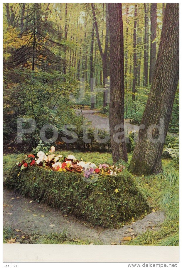 Leo Tolstoy´s Grave - Russian writer Leo Tolstoy Museum - Yasnaya Polyana - 1967 - Russia USSR - unused - JH Postcards