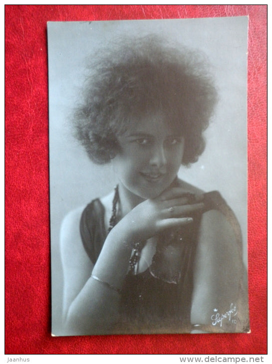 beautiful woman - Superfot 10 - old postcard - circulated in Estonia 1927 , Paide - Italy - used - JH Postcards