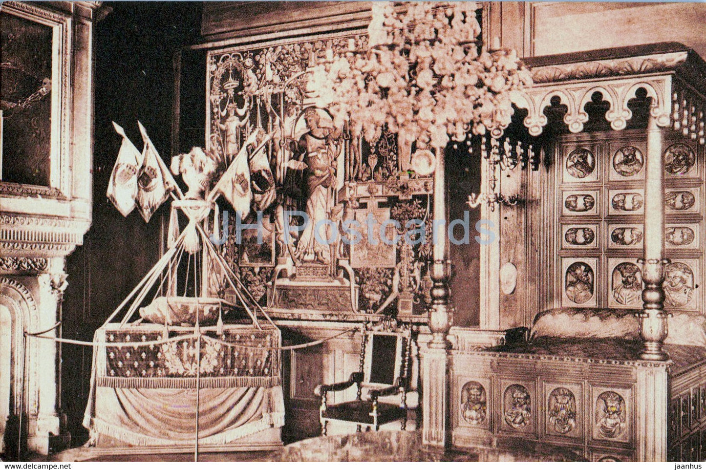 Chateau de Pau - Berceau du roi Henri IV dans une carapace de tortue - castle - old postcard - France - unused - JH Postcards