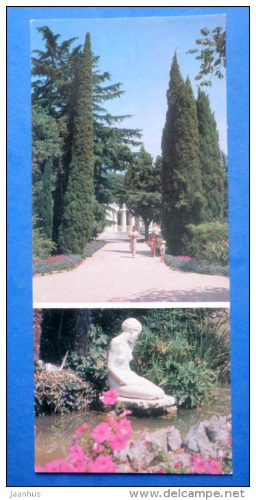 bather sculpture - entrance to the Lower Park - Nikitsky Botanical Garden - 1981 - Ukraine USSR - unused - JH Postcards
