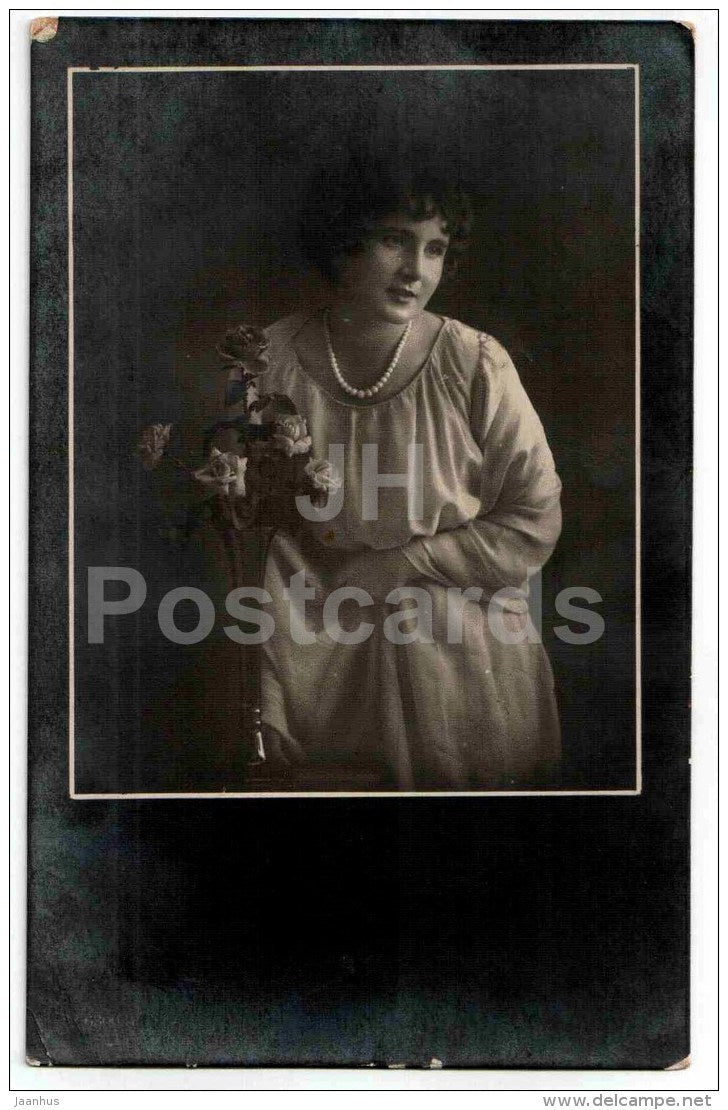 woman with flowers - 6300/3 - circulated in Estonia - JH Postcards