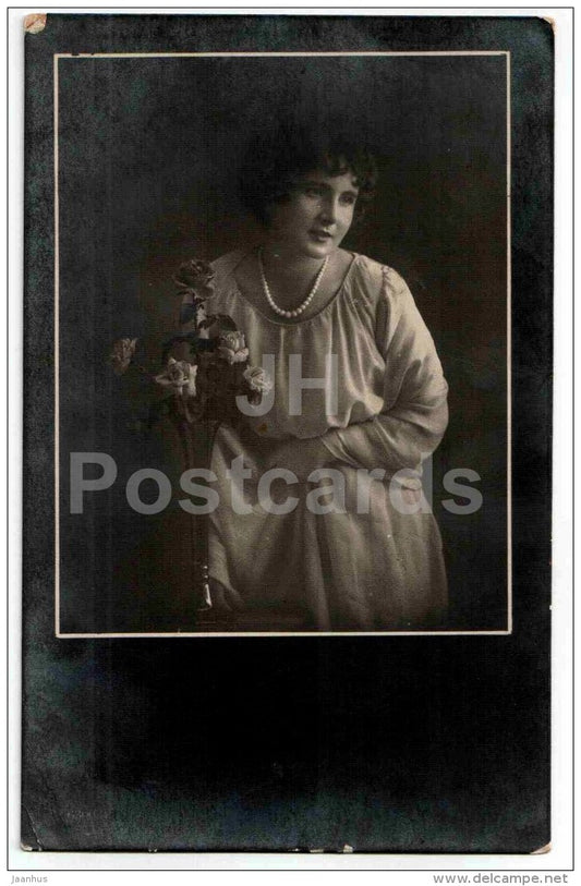 woman with flowers - 6300/3 - circulated in Estonia - JH Postcards