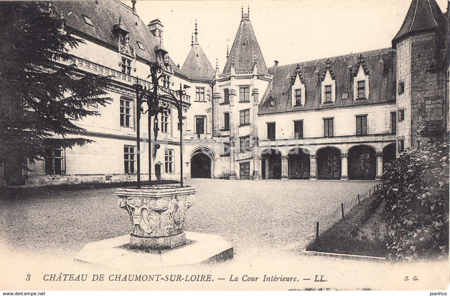 Chateau de Chaumont Sur Loire - La Cour Interieure - castle - 3 - old postcard - France - unused