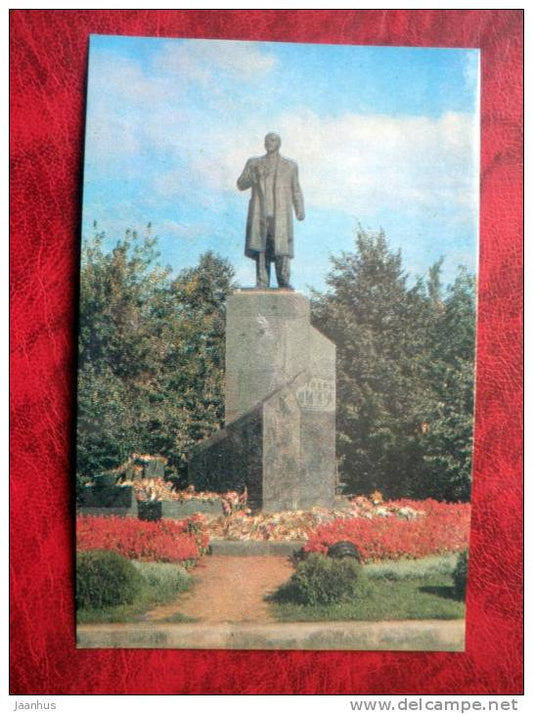 Novgorod - Monument to Lenin - Russia - USSR - unused - JH Postcards