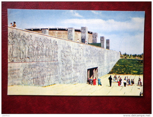 large relief - memorial - battle of Stalingrad - Mamayev Kurgan - Volgograd - 1968 - Russia USSR - unused - JH Postcards
