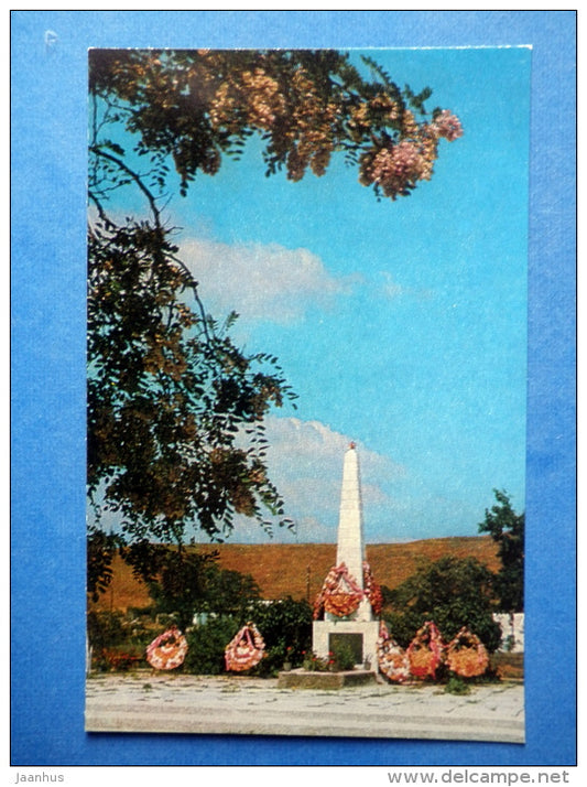 obelisk in the mass grave of Soviet soldiers - Kerch - 1977 - Ukraine USSR - unused - JH Postcards