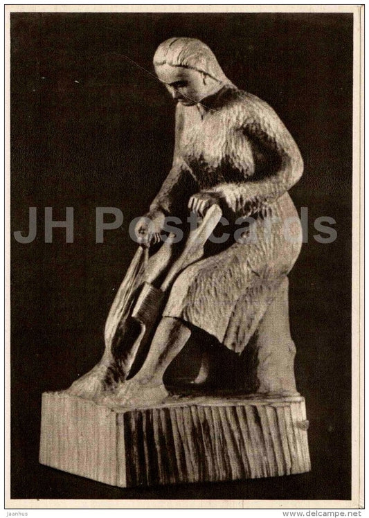 sculpture by A. Pajeda - Flax Combing - woman - Lithuanian Folk Sculpture - 1958 - Lithuania USSR - unused - JH Postcards