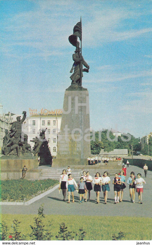 Vladivostok - monument to the heroes of the civil war - pioneers - 1973 - Russia USSR - unused - JH Postcards