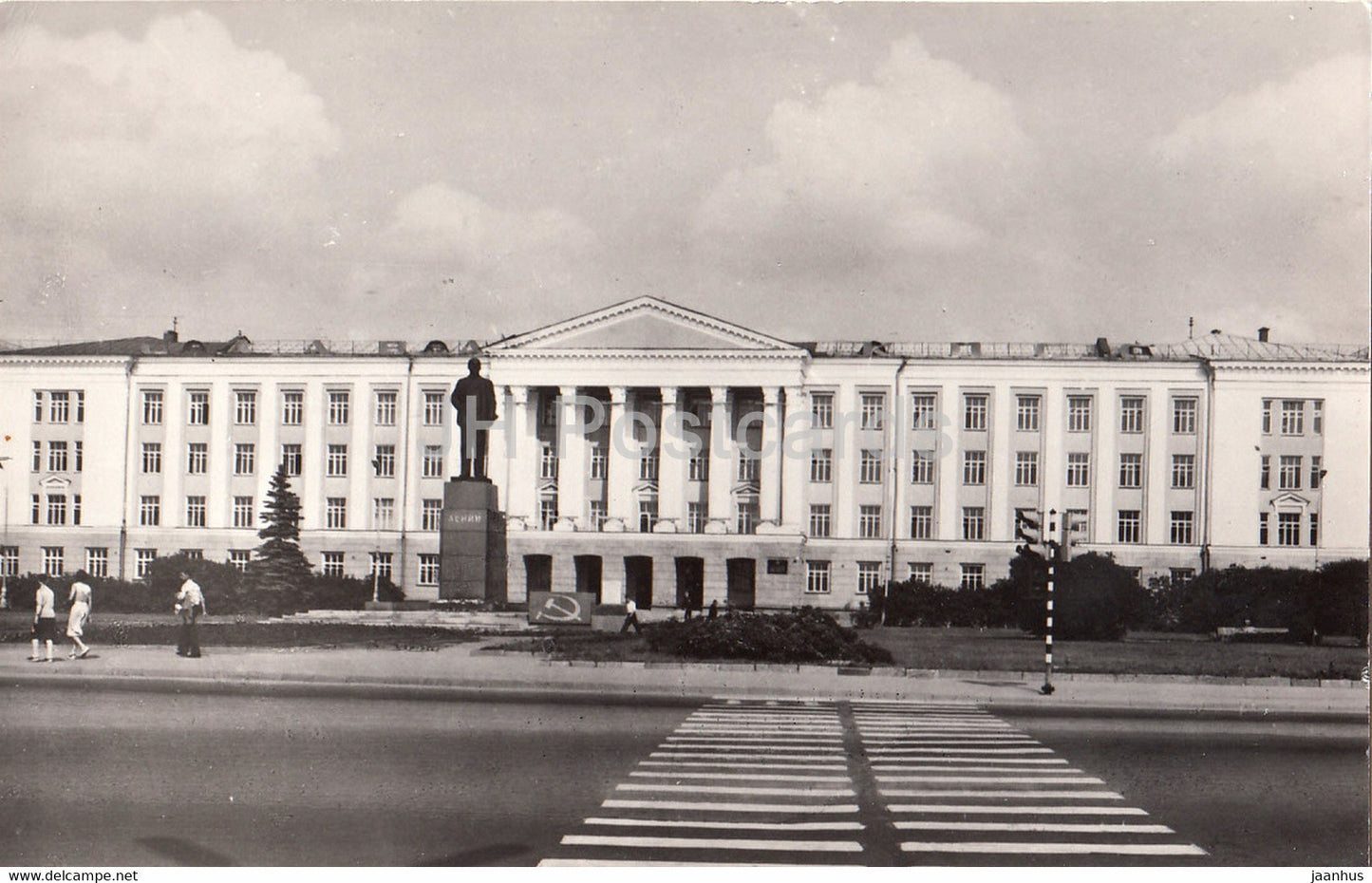 Pskov - monument to Lenin - Pskov State Pedagogical Institute - 1982 - Russia USSR - unused - JH Postcards