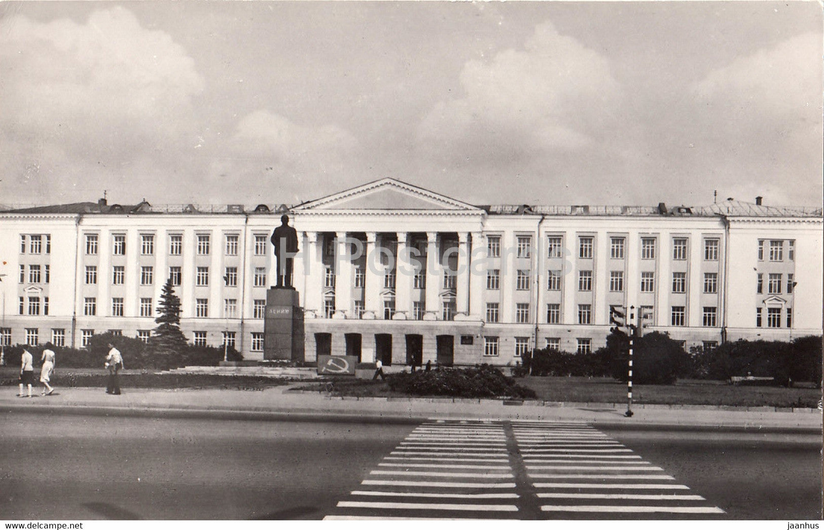 Pskov - monument to Lenin - Pskov State Pedagogical Institute - 1982 - Russia USSR - unused - JH Postcards