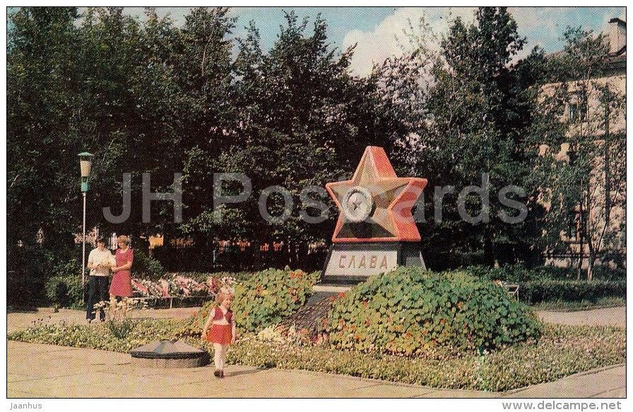 a monument of Glory on the street of trade unions - Volkhov - Russia USSR - unused - JH Postcards