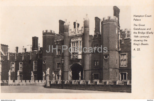 Hampton Court Palace - The Great Gatehouse and the Bridge - old postcard - England - United Kingdom - unused - JH Postcards