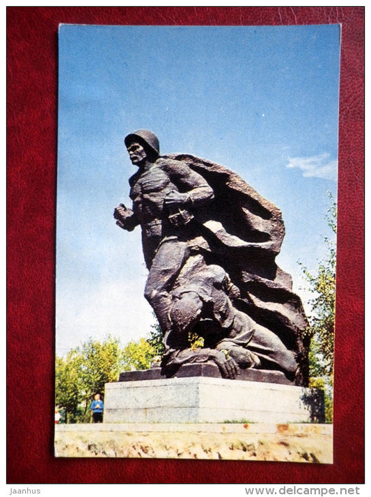 sculpture - soldier - memorial - battle of Stalingrad - Mamayev Kurgan - Volgograd - 1968 - Russia USSR - unused - JH Postcards