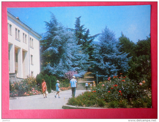 Near Laboratory building - Nikitsky Botanical Garden - Yalta - Crimea - 1972 - Ukraine USSR - unused - JH Postcards