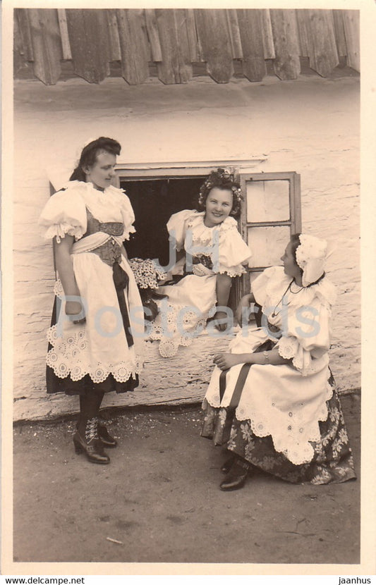 Vychodoceske Lidove Kroje - Okres Pardubice - Folk Costumes - old postcard - Czech Republic - unused - JH Postcards