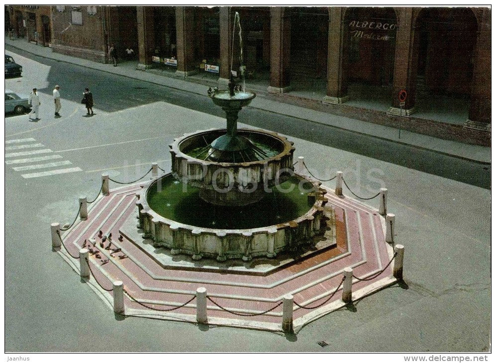 Piazza del Comune , Fontana - Comune Square , fountain - Fabriano - Ancona - Marche - 6/IV 972 - Italia - Italy - unused - JH Postcards