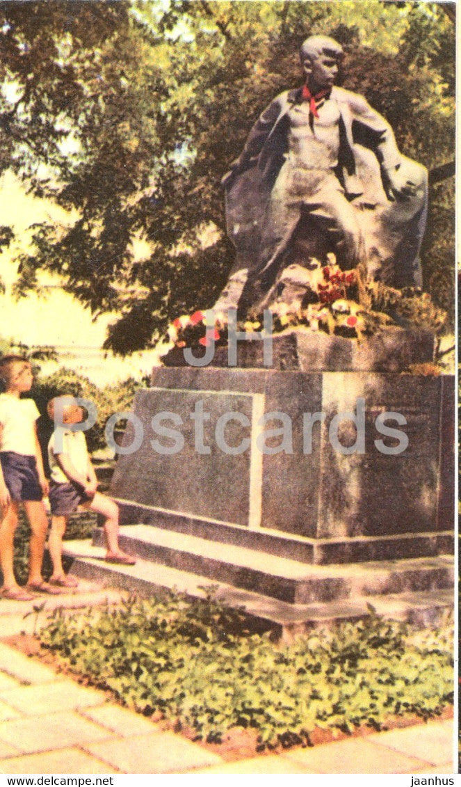 Feodosia - monument to the partisan pioneer Vitya Korobkov - Crimea - 1968 - Ukraine USSR - unused - JH Postcards