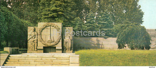 Piskaryovskoye Memorial Cemetery - Bas Relief on the left hand part of the granite stele - 1985 - Russia USSR - unused - JH Postcards