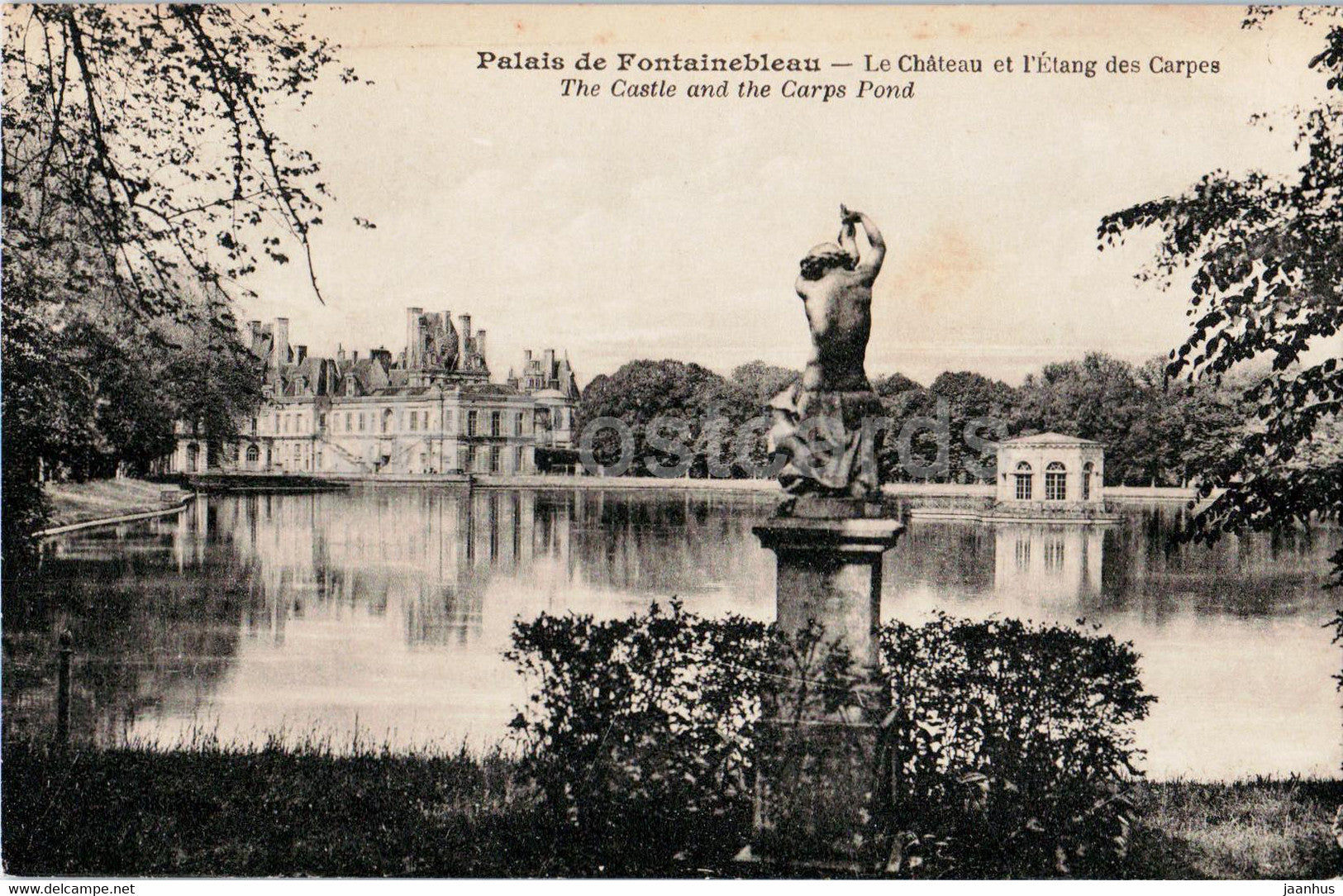 Palais de Fontainebleau - Le Chateau et l'Etang des Carpes - The Castle - old postcard - France - unused - JH Postcards