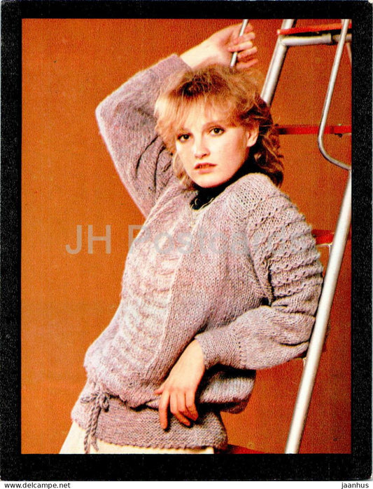 Blouson with raglan sleeves - women - fashion - Large Format Postcard - 1980 - Russia USSR - unused - JH Postcards