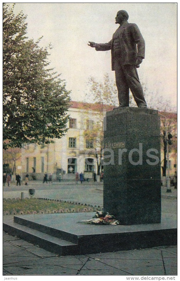 monument to Lenin - Volkhov - Russia USSR - unused - JH Postcards