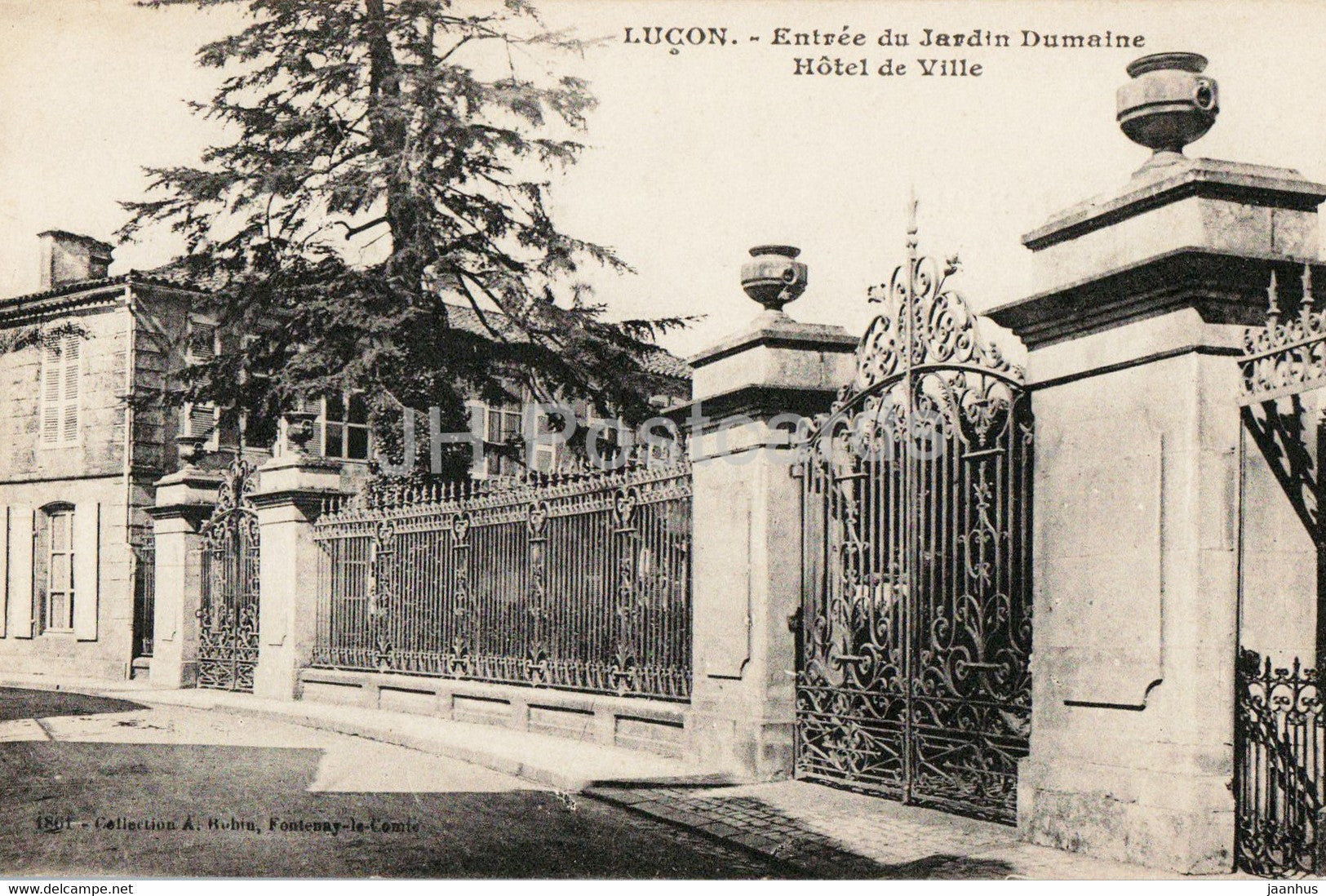 Lucon - Entree du Jardin Dumaine - Hotel de Ville - old postcard - France - unused - JH Postcards