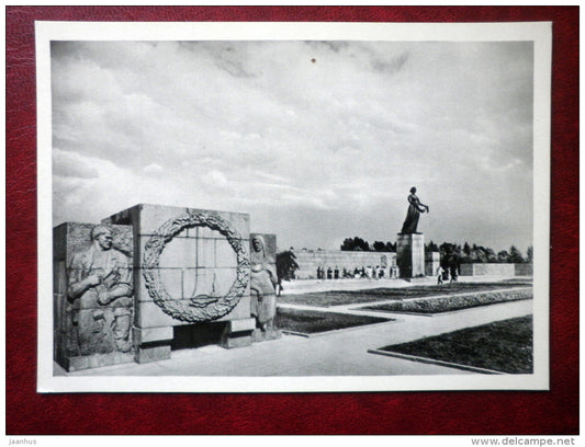 Bas-Relief - Piskaryovskoye Memorial Cemetery - Leningrad - St. Petersburg - 1966 - Russia USSR - unused - JH Postcards