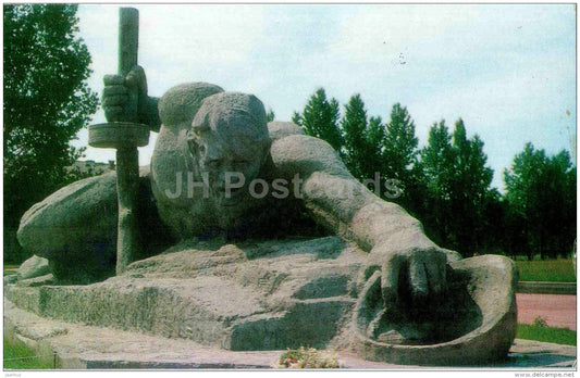 sculptural composition Thirst - Brest - 1973 - Belarus USSR - unused - JH Postcards