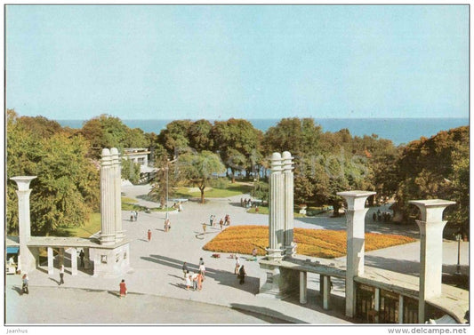 entrance to the Seaside Park - Varna - 2370 - Bulgaria - unused - JH Postcards