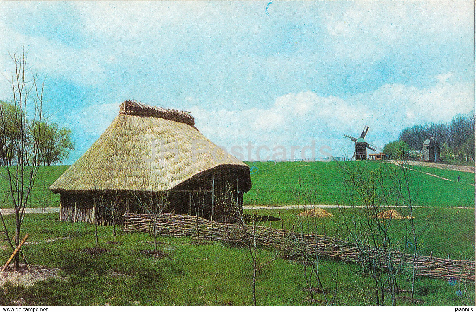 Museum of Ukrainian Folk Architecture and Life - Building of storing bread from Shevchenkovo 1977 Ukraine USSR - unused - JH Postcards