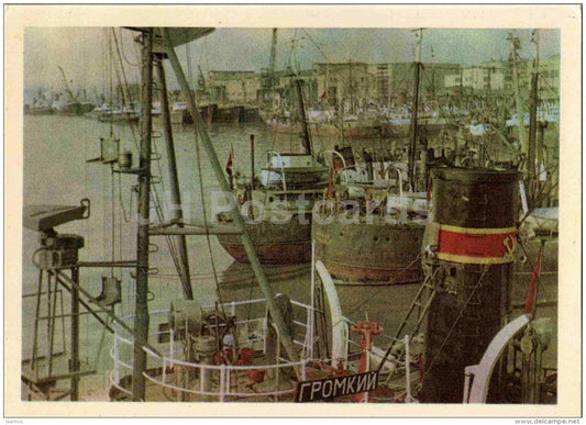 a view of the Fishing Harbour - ship - Murmansk - 1966 - Russia USSR - unused - JH Postcards