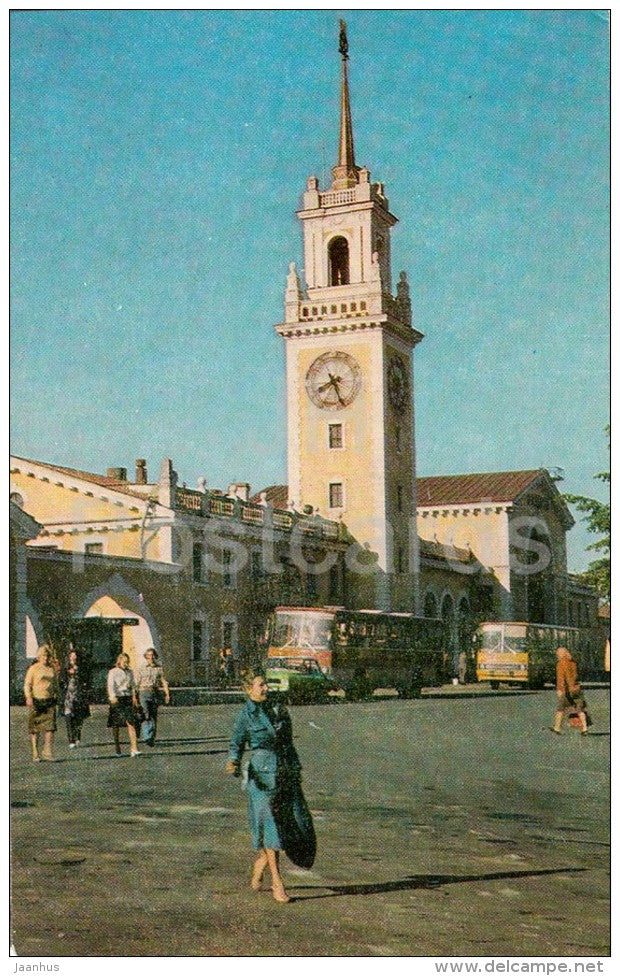 railway station - bus Ikarus - Volkhov - Russia USSR - unused - JH Postcards