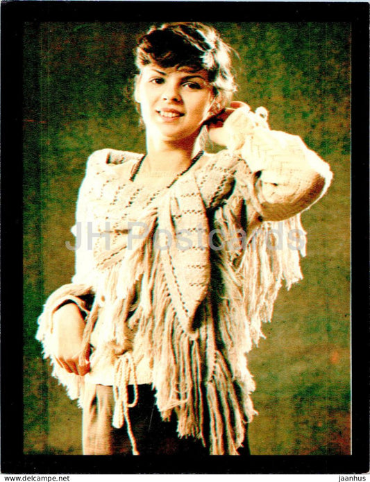 Shawl - women - fashion - Large Format Postcard - 1980 - Russia USSR - unused - JH Postcards