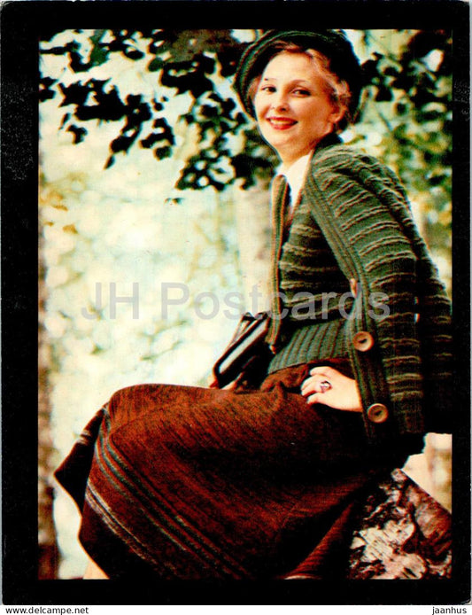 Costume - women - fashion - Large Format Postcard - 1980 - Russia USSR - unused - JH Postcards