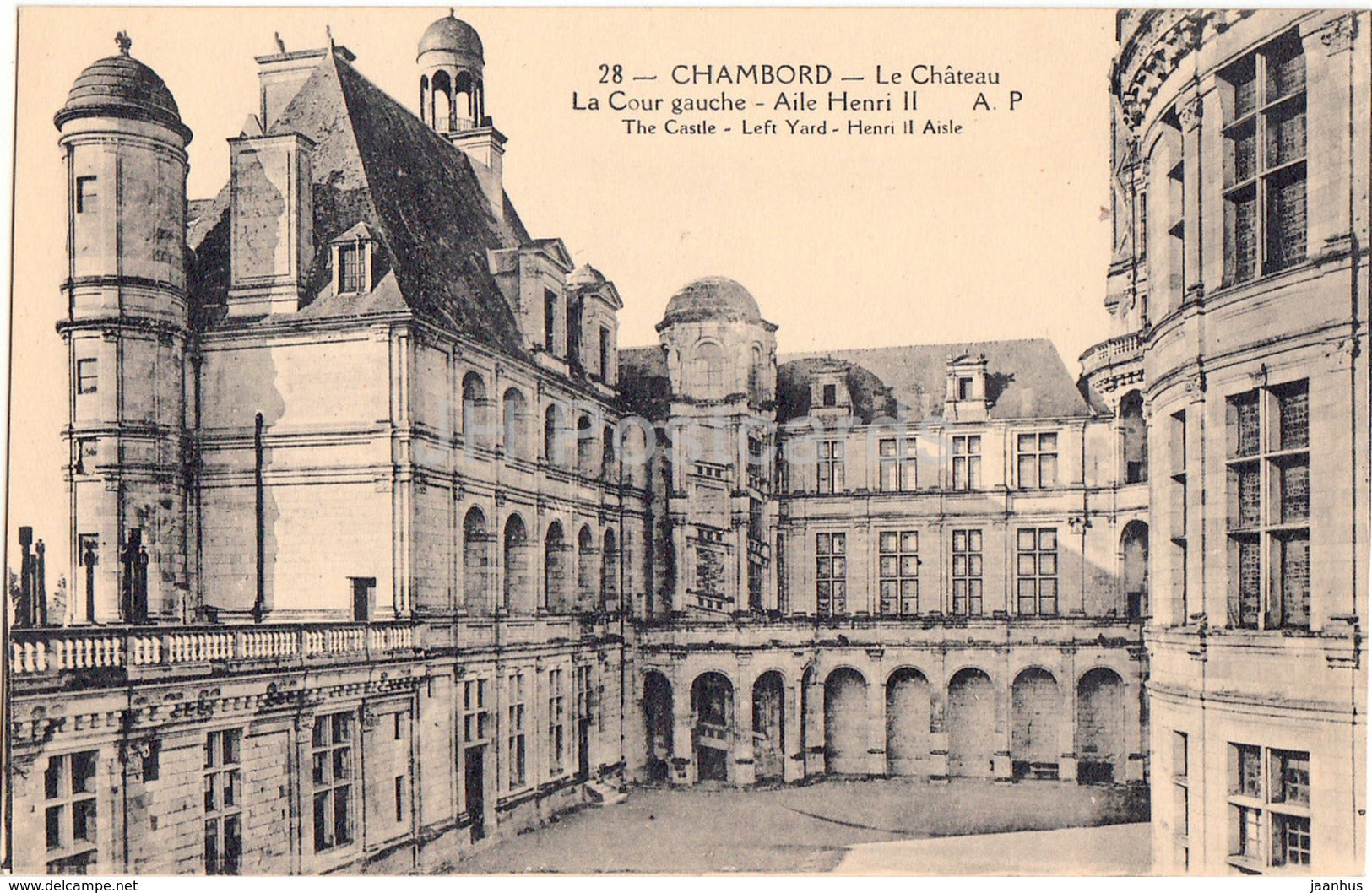 Chambord - La Chateau - La Cour gauche - Aile Henri II - castle - 28 - old postcard - France - unused - JH Postcards
