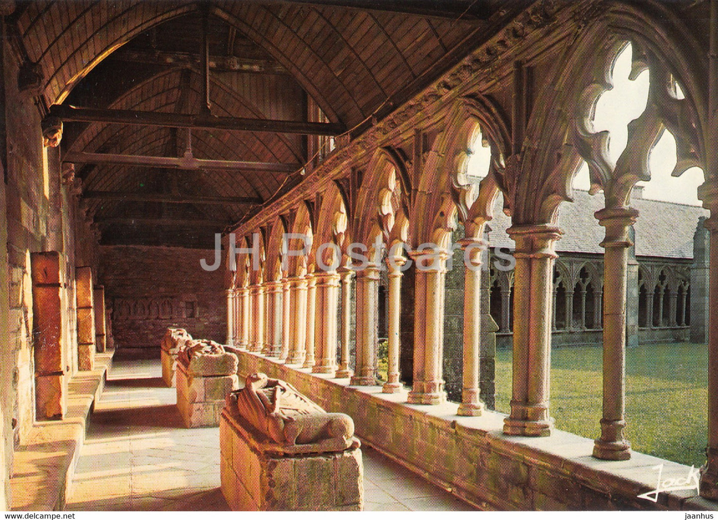 Treguier - L'interieur du cloitre - inside of the cloister - 22220 - France - unused - JH Postcards