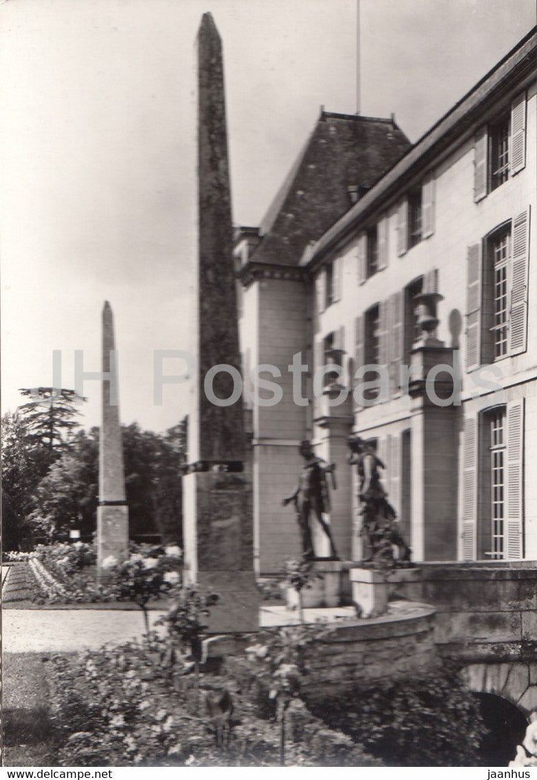 Chateau de Malmaison - La sortie sur le parc et les obelisques provenant du chateau de Richelieu - France - unused - JH Postcards