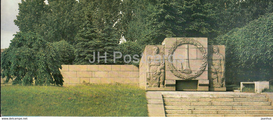 Piskaryovskoye Memorial Cemetery - Bas Relief on the right hand part of the granite stele - 1985 - Russia USSR - unused - JH Postcards