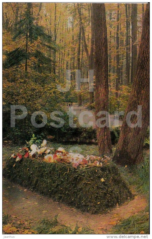 Leo Tolstoy´s Grave - Russian writer Leo Tolstoy Museum - Yasnaya Polyana - 1971 - Russia USSR - unused - JH Postcards