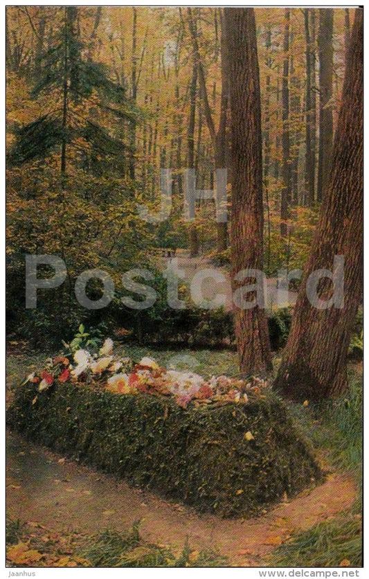 Leo Tolstoy´s Grave - Russian writer Leo Tolstoy Museum - Yasnaya Polyana - 1971 - Russia USSR - unused - JH Postcards