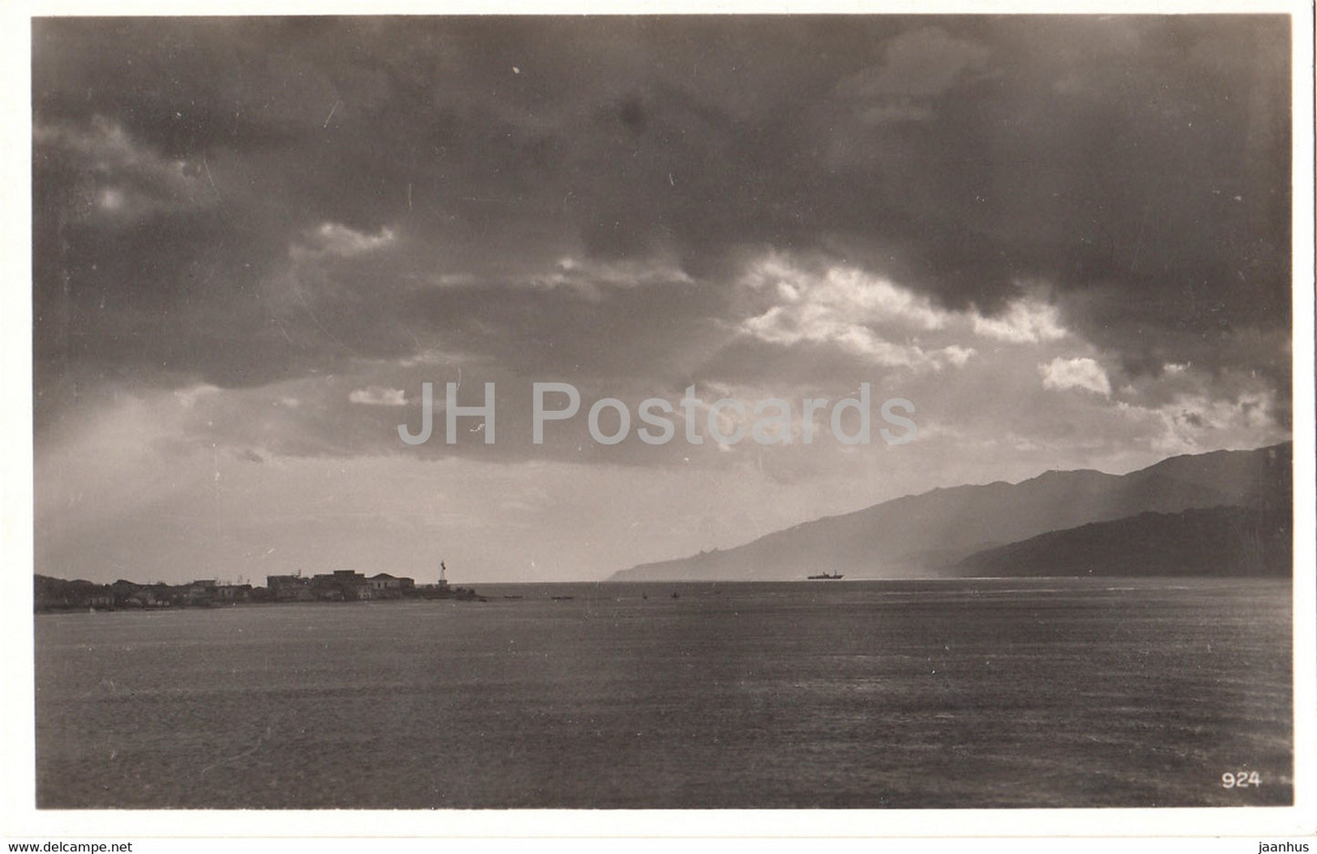 Messina - Strasse von Messina - 924 - old postcard - Italy - unused - JH Postcards