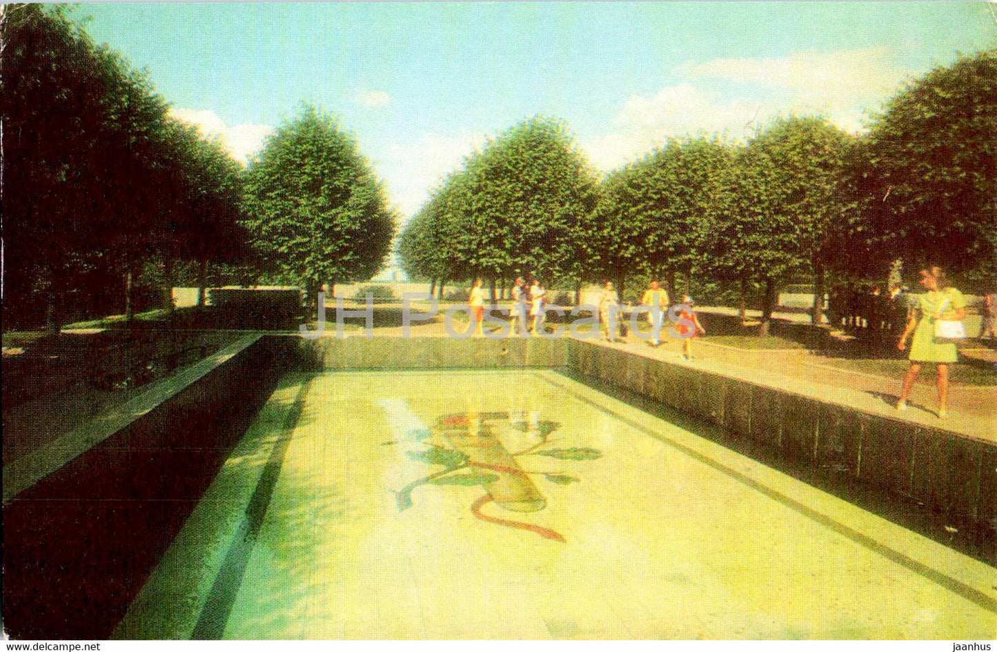Leningrad - St Petersburg - Piskaryovskoye Memorial Cemetery - Pond at the upper site - 1976 - Russia USSR - unused - JH Postcards