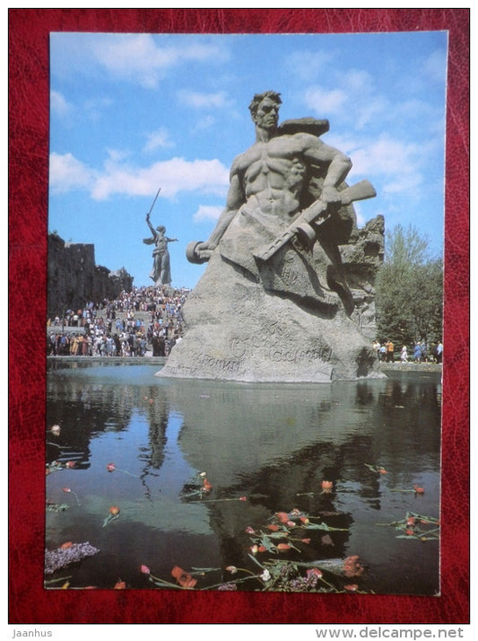 Mamayev Kurgan - memorial complex - soldier - 1987 - Russia - USSR - unused - JH Postcards